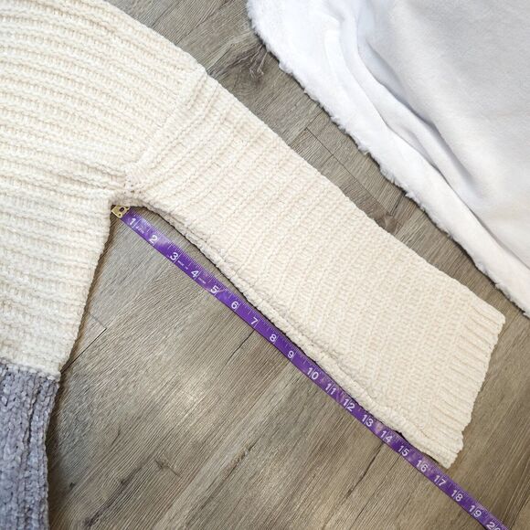 Alya Franchesca's Boutique Chenille Colorblock Cable Knit Sweater Cream Gray M - Picture 7 of 7